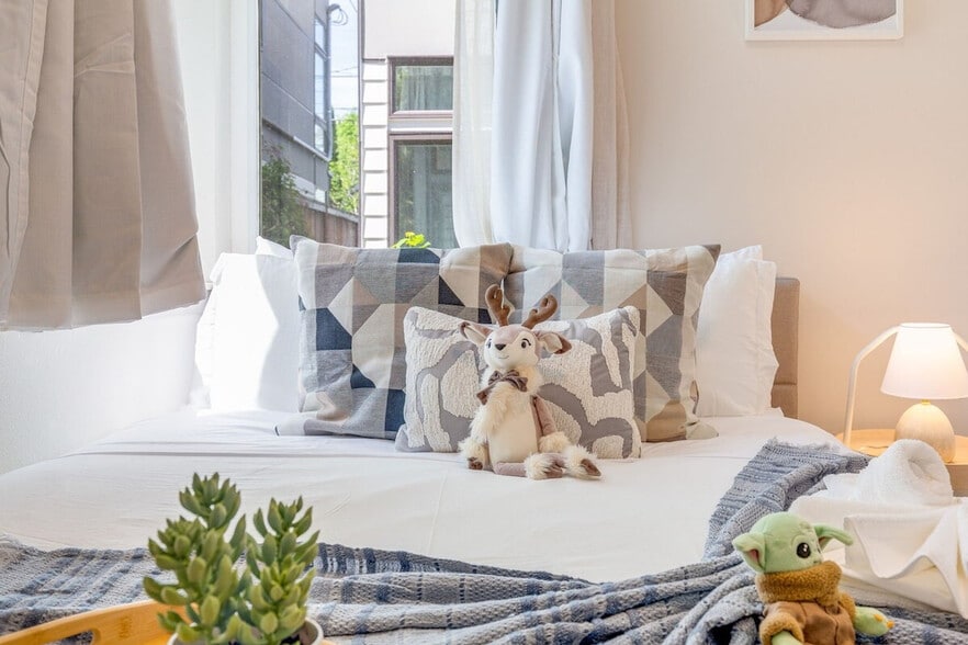 Building Photo - 2122 3rd Ave N