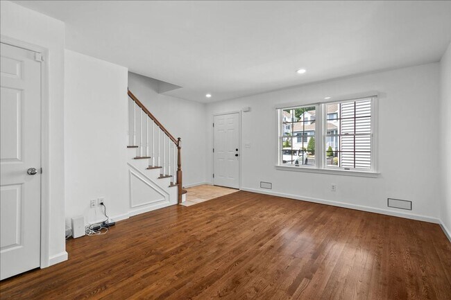 Building Photo - Lakeside Drive HOA