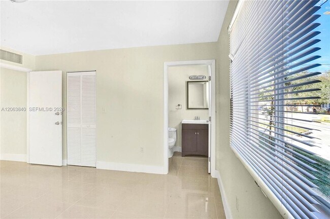 Building Photo - 4643 NW 15th Ct