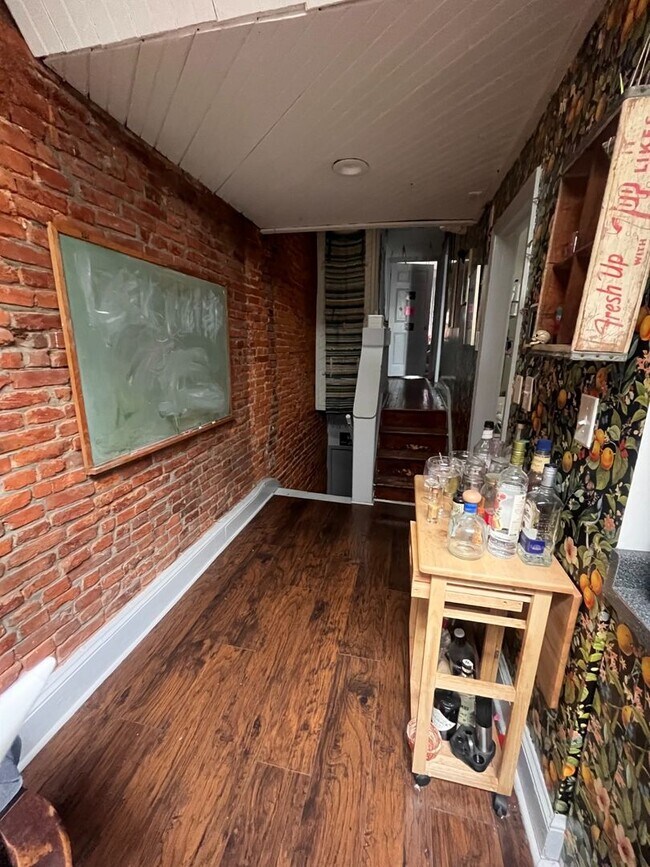 Building Photo - 759 Corinthian Ave