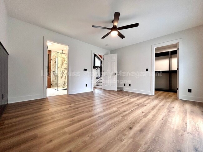 Building Photo - 1505 N Green Creek Rd