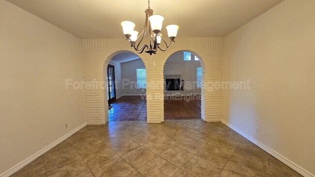 Building Photo - 7609 Linkside St