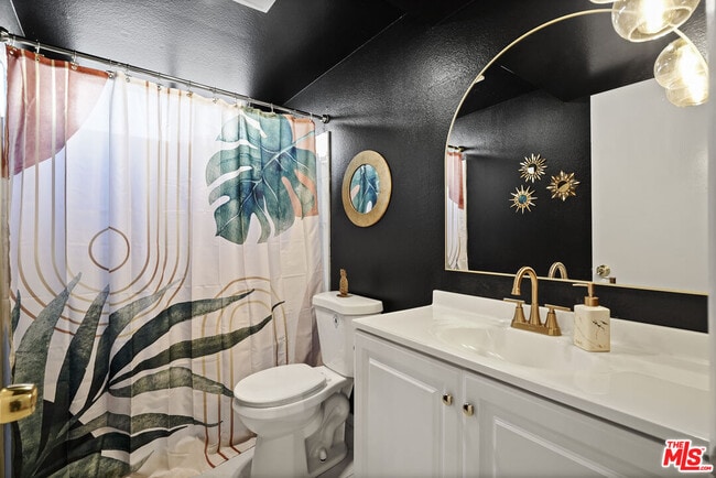 Building Photo - 5245 Coldwater Canyon Ave