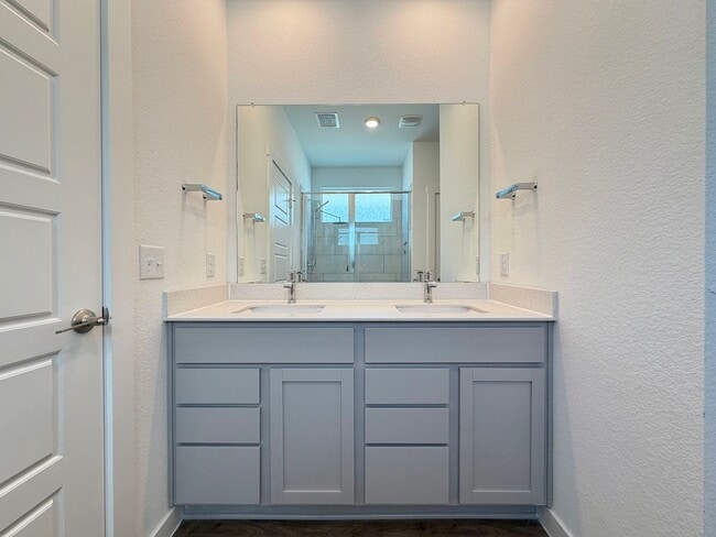 Building Photo - 2901 Louris Ln