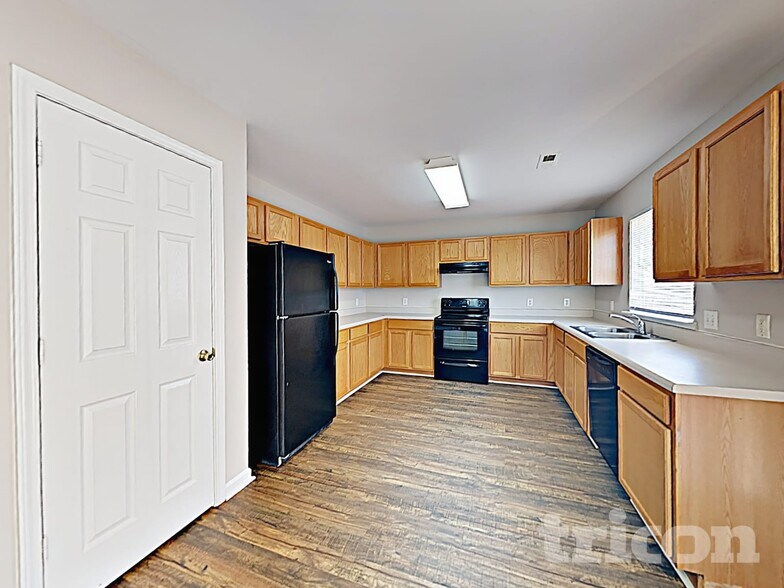 Building Photo - 1305 Peach Park Ln