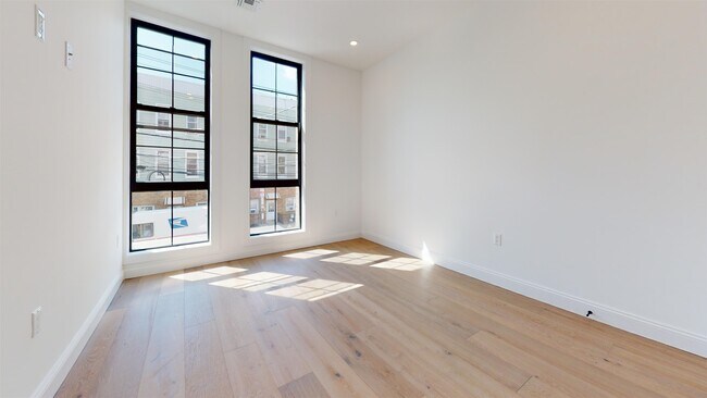 Building Photo - 580 Palisade Ave