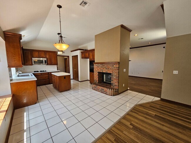 Building Photo - (3) Bed/(2) Bath in West Norman's Castlero...