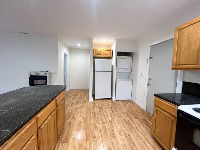 Building Photo - 1 Bed/1 Bath Cottage Style Home