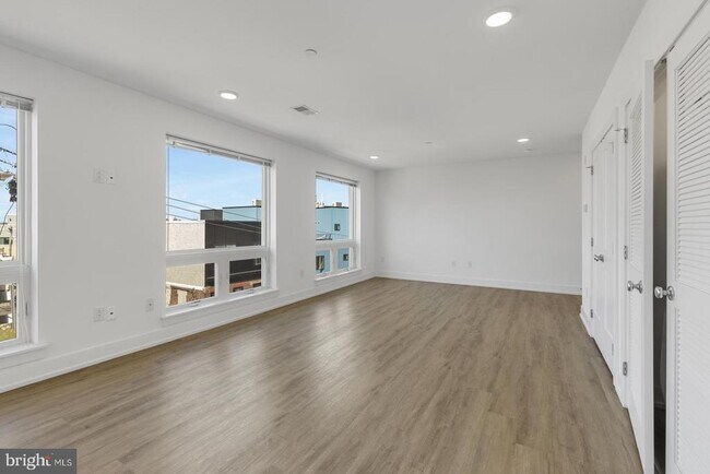 Building Photo - 1335 N Marston St