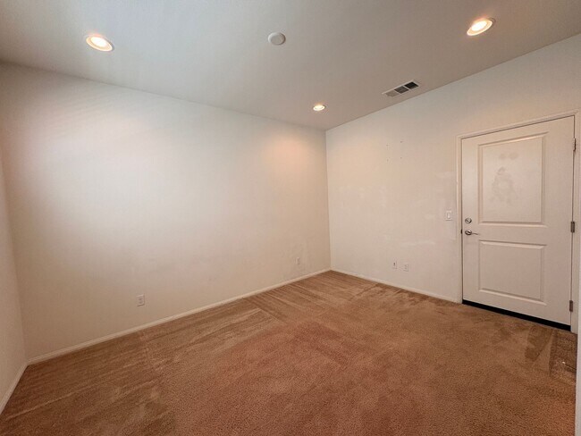 Building Photo - 3 Bed, 4 Bath in Eastvale!