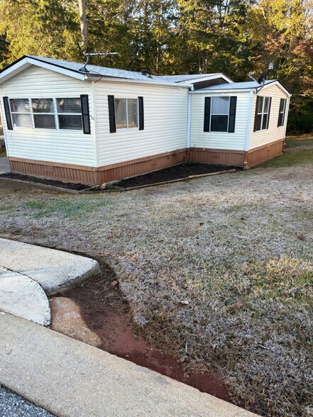 Building Photo - 111 Ells Country Estates