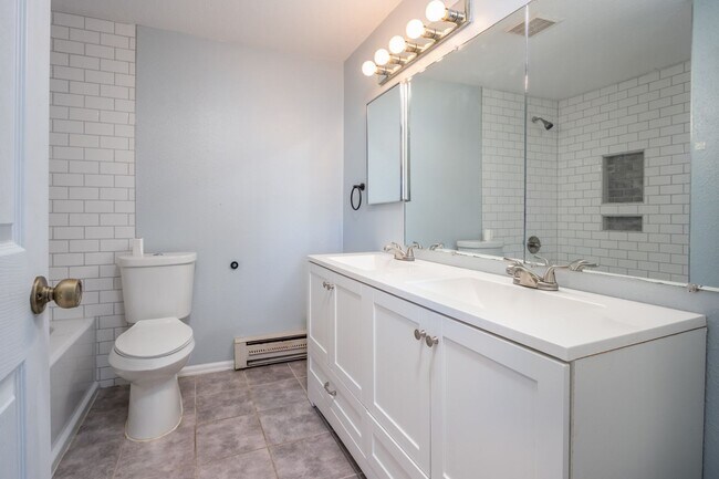 Building Photo - 544 S Watermelon Dr