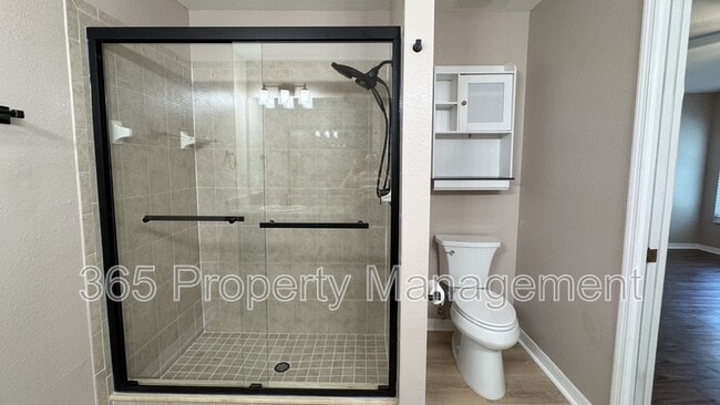 Building Photo - 10 Bellis Ct