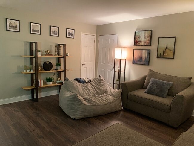 Building Photo - 438 N Gerard Ave