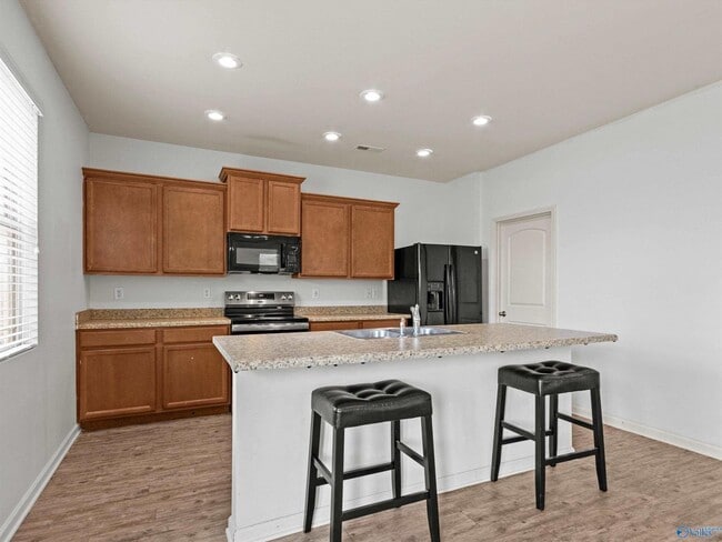 Building Photo - 30057 Glenrose Way