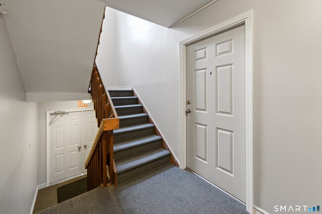 Building Photo - 46 N Cherry St