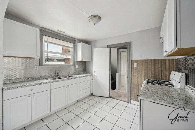 Building Photo - 15886 Woodingham Dr