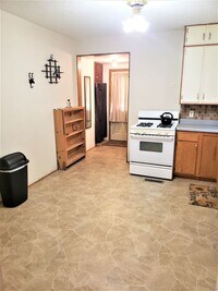 Building Photo - Cozy 3 bed 1 bath house Available