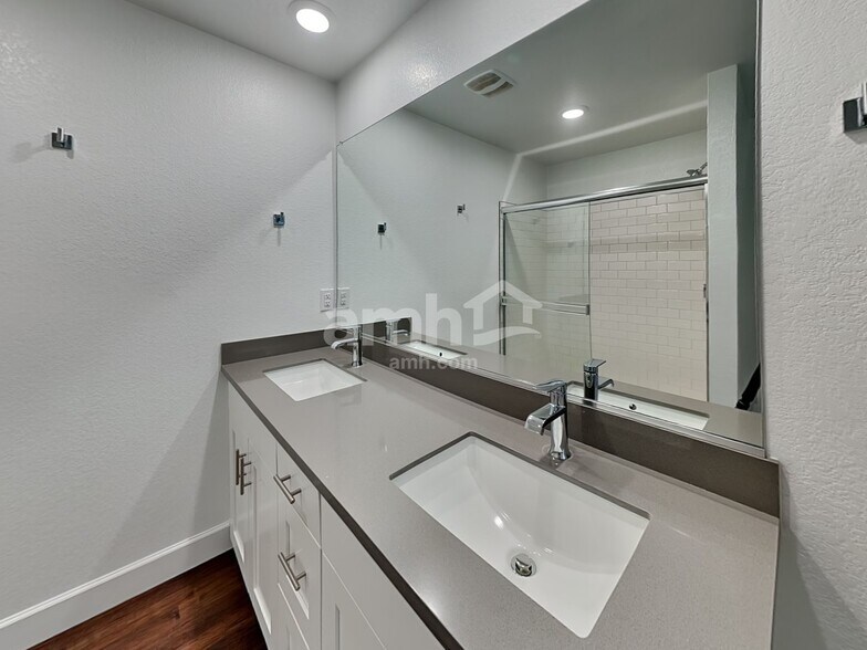 Building Photo - 8839 N 171st Dr