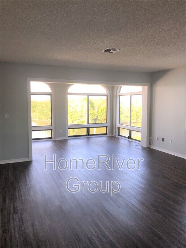 Building Photo - 1501 Minutemen Causeway