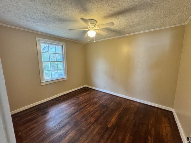 Building Photo - 138 Youngs Mill Rd