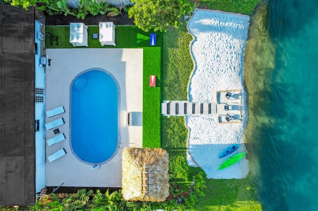 Building Photo - 18735 NE 18th Ave