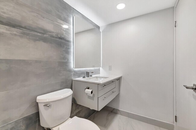 Building Photo - 6420 Boca Del Mar Dr