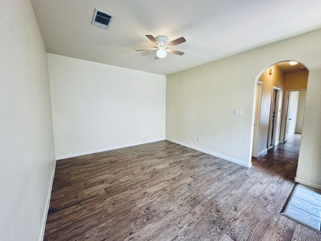 Building Photo - 2873 Southampton Way