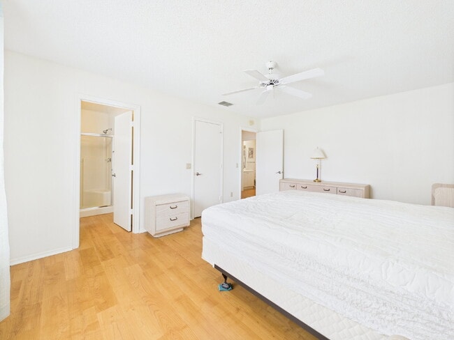 Building Photo - 480 Hildalgo Dr