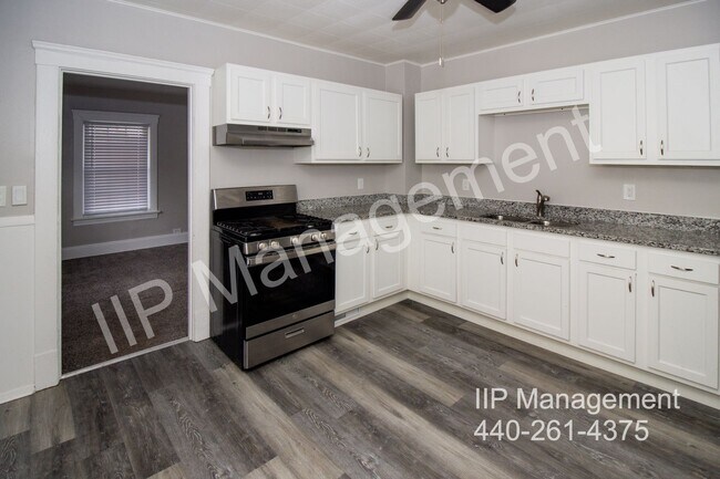 Building Photo - 9903 Sladden Ave
