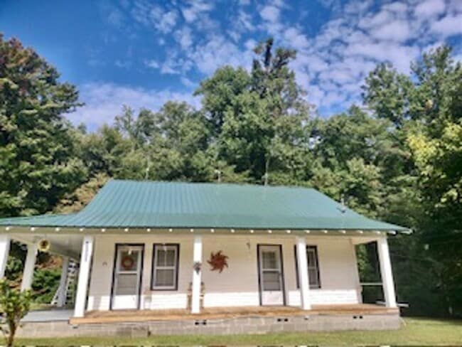 Building Photo - Historic 1929 house is located conveniently on US-321