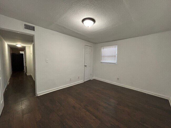 Building Photo - Nolan Street Duplex