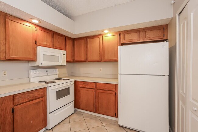 Building Photo - 2513 Townsquare Dr
