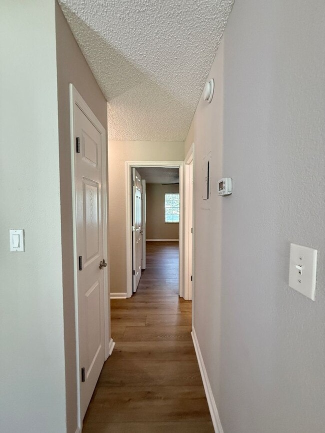 Building Photo - STRATFORD CONVENIENT 1/1 CONDO IN SEMINOLE...