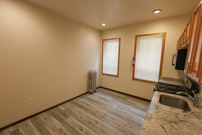 Building Photo - 100 Seaver St