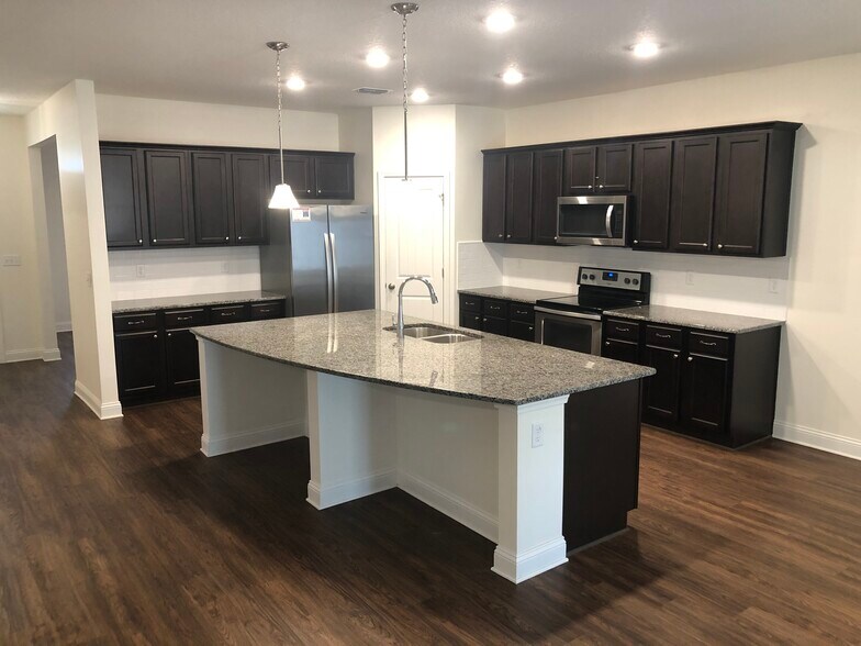 Building Photo - 3150 Creek Village Ln