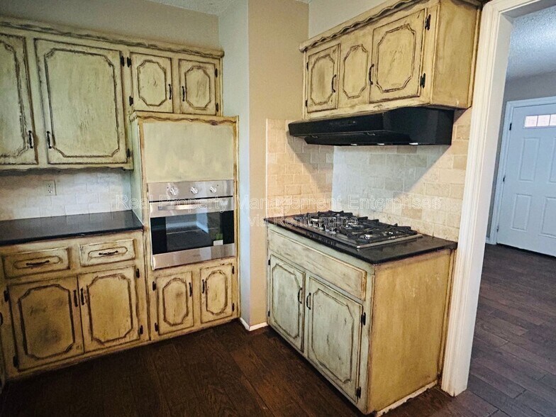 Building Photo - 701 NW 2nd St