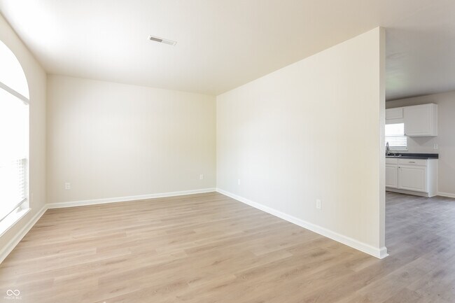 Building Photo - 6412 Pemboke Ct