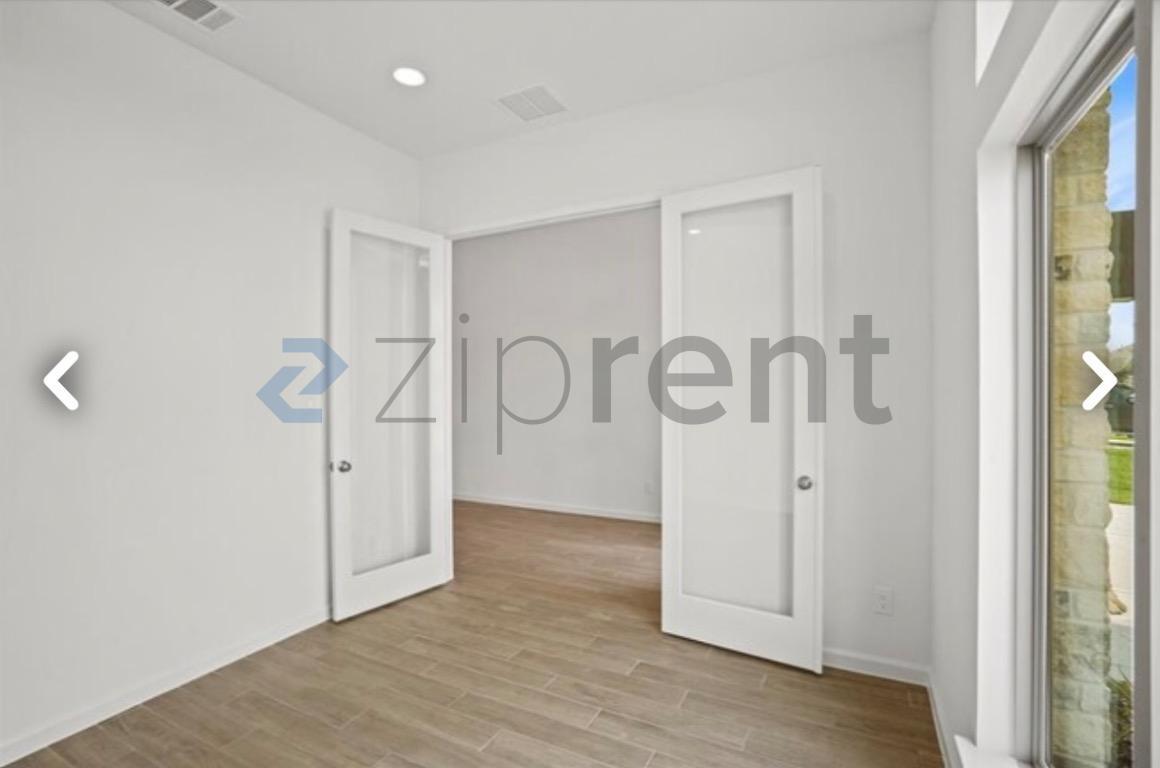 Building Photo - Unit
