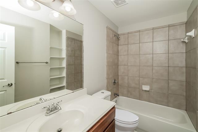 Building Photo - 700 Camellia Ct.