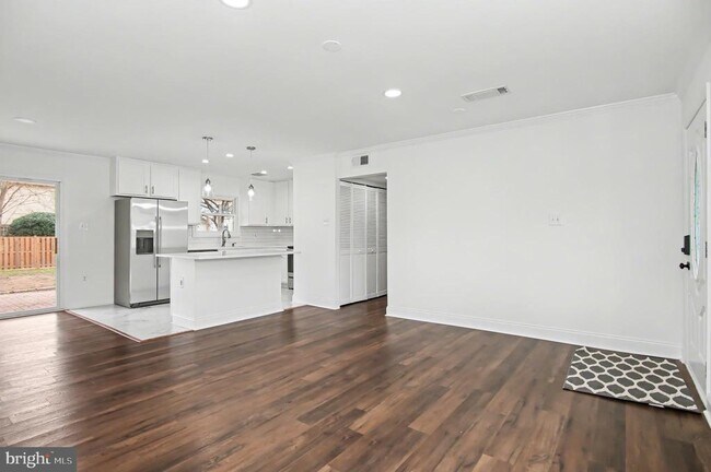 Building Photo - 312 E Gordon St