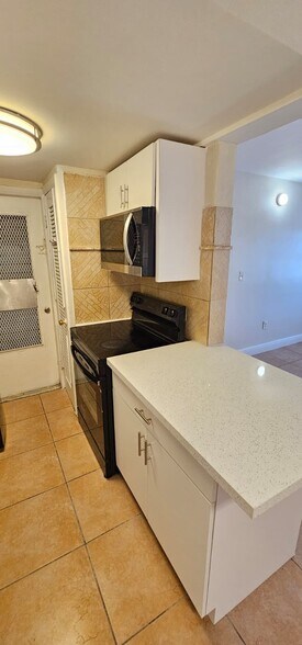 Building Photo - 1851 NE 168th St