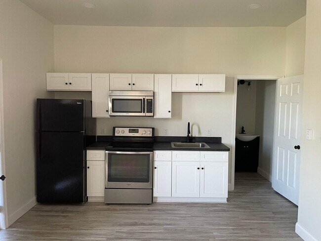 Primary Photo - 150 Walnut St