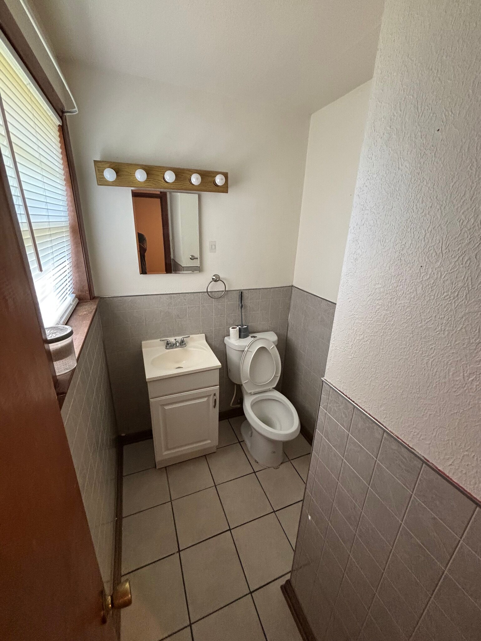 Building Photo - 17415 Sidney rd