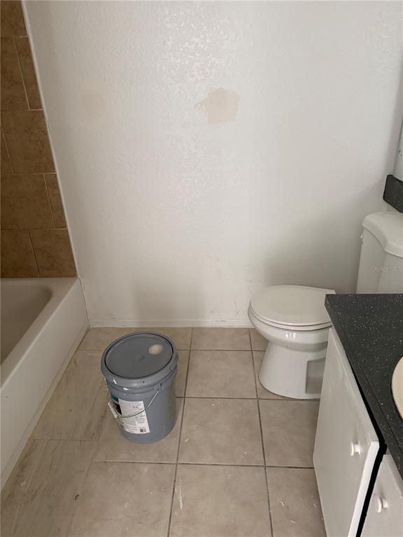 Building Photo - 1948 Lake Atriums Cir