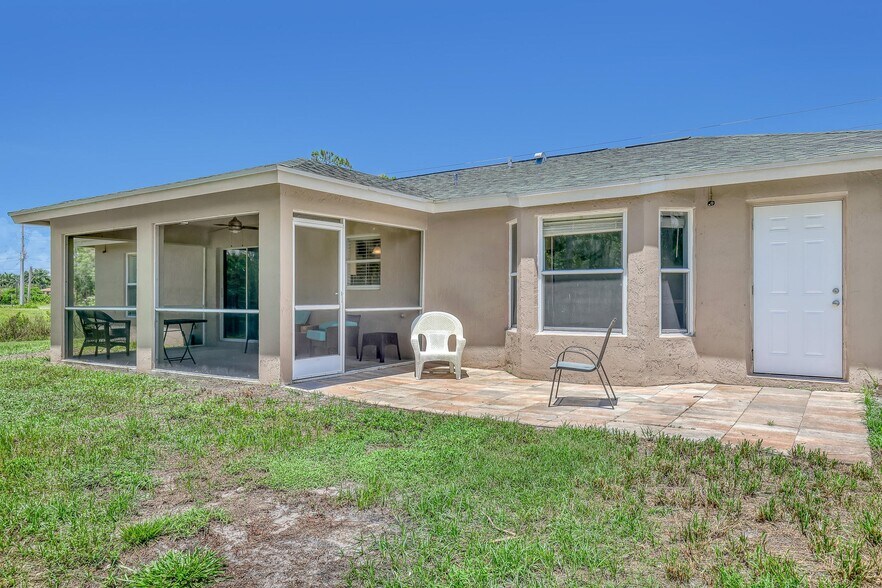 Building Photo - 17892 Hamlin Blvd