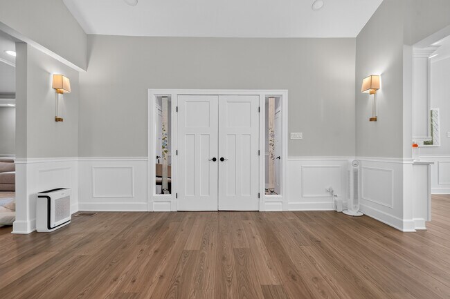 Building Photo - 3825 Maple Ave