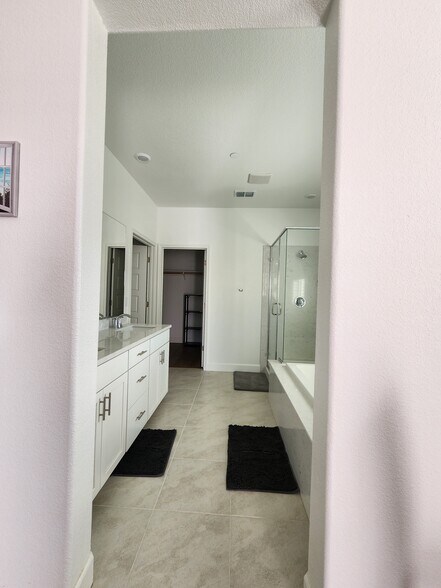 Building Photo - 4054 Azul Way