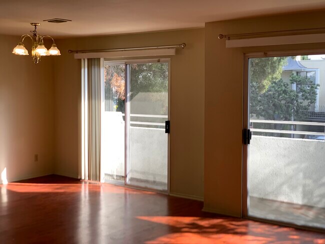 Balcony - 1427 Saltair S Ave
