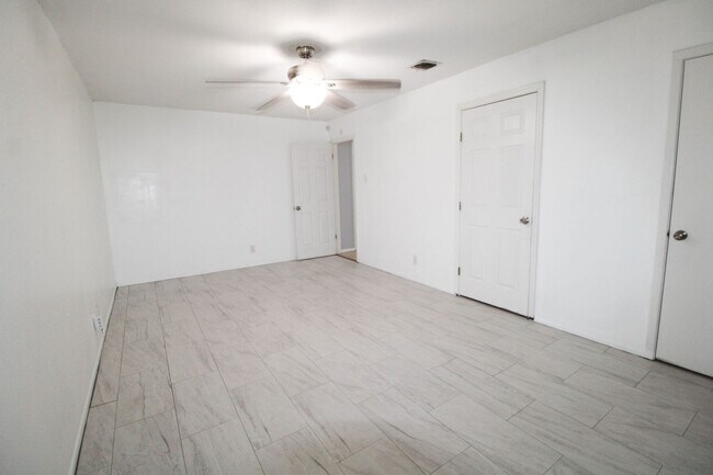 Building Photo - 10535 Breeds Hill Dr